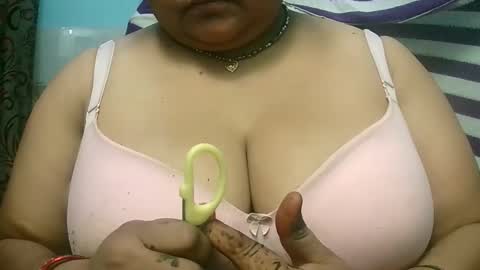 Snapshot of s03286 chatting on 10/09/25, 05:22 HotLovers online show from 10/09/25, 05:22