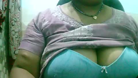 Snapshot of s03286 chatting on 10/15/25, 10:32 HotLovers online show from 10/15/25, 10:32