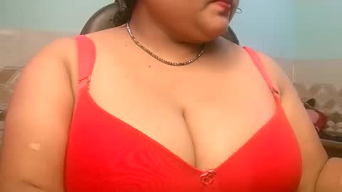 Snapshot of s03286 chatting on 10/24/25, 05:59 HotLovers online show from 10/24/25, 05:59