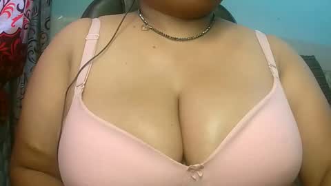 Snapshot of s03286 chatting on 10/29/25, 04:37 HotLovers online show from 10/29/25, 04:37