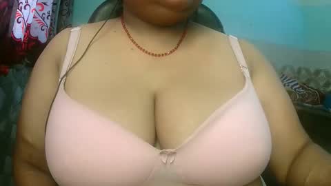 Snapshot of s03286 chatting on 11/08/25, 06:02 HotLovers online show from 11/08/25, 06:02