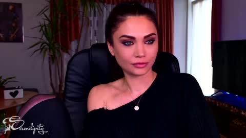 Snapshot of s3r3ndipity chatting on 12/19/24, 09:40 Y online show from 12/19/24, 09:40