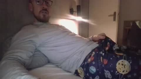 s_i_q online show from 11/19/25, 03:39