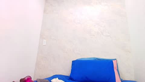 Snapshot of s_sofia_ chatting on 01/30/25, 01:44 s_sofia_ online show from 01/30/25, 01:44