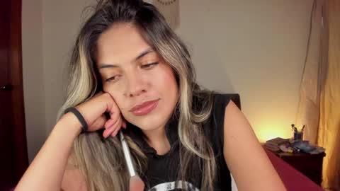 Snapshot of s_u_n_r_i_s_e_e chatting on 02/03/25, 02:58 Leslie Beltrn online show from 02/03/25, 02:58