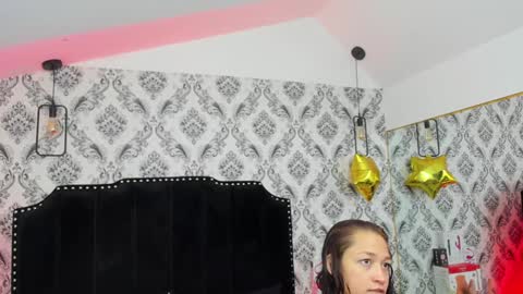 Snapshot of saara_brown chatting on 01/05/25, 12:21 Saara Brown online show from 01/05/25, 12:21