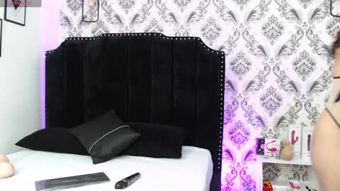 Snapshot of saara_brown chatting on 02/06/25, 12:48 Saara Brown online show from 02/06/25, 12:48