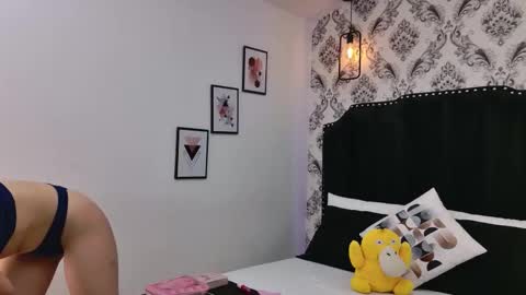Snapshot of saara_brown chatting on 09/29/25, 12:32 Saara Brown online show from 09/29/25, 12:32
