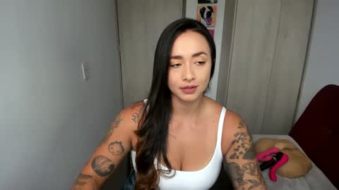 Snapshot of saarah_brownn chatting on 02/03/25, 07:42 Sara online show from 02/03/25, 07:42
