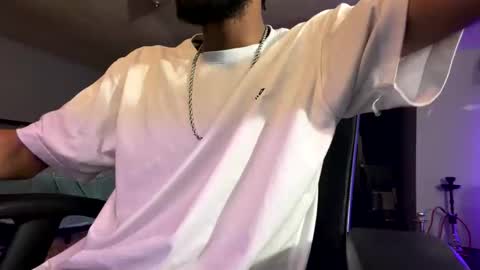 Snapshot of saasbutt chatting on 12/23/25, 12:08 saasbutt online show from 12/23/25, 12:08