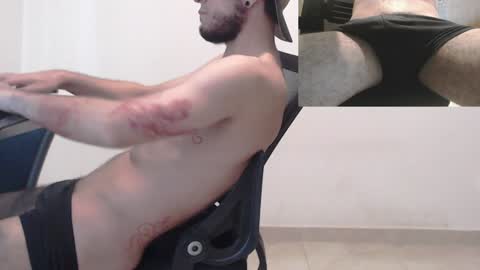 Snapshot of saat_hiel chatting on 01/23/25, 11:37 Saat online show from 01/23/25, 11:37