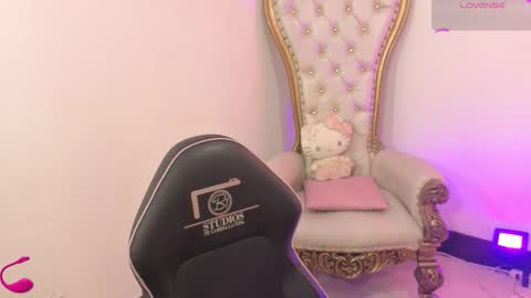 saaya_tay online show from 11/21/25, 03:16