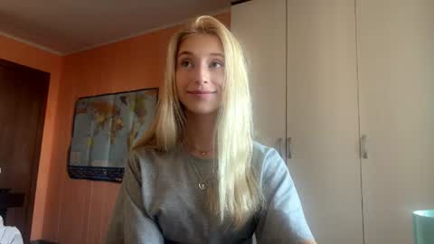 Snapshot of sabinamccrohan chatting on 07/18/26, 04:11 Sabina online show from 07/18/26, 04:11