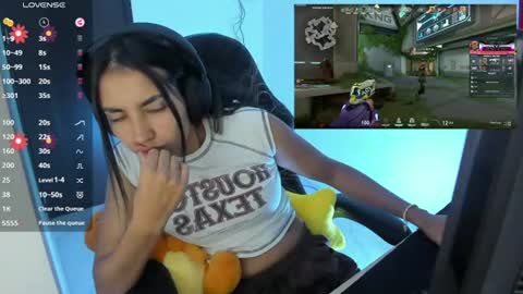 Snapshot of sabrina_chester_02 chatting on 06/10/26, 09:46 Angie online show from 06/10/26, 09:46