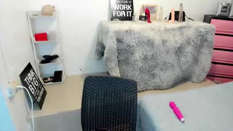 Snapshot of sabrina_inviting chatting on 12/14/25, 10:25 Sabrina online show from 12/14/25, 10:25