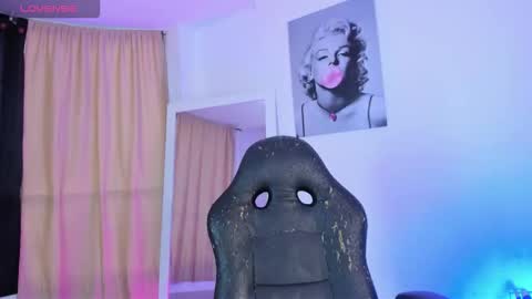 Snapshot of sabrina_lopez1 chatting on 10/31/25, 10:33 sabrina_lopez1 online show from 10/31/25, 10:33