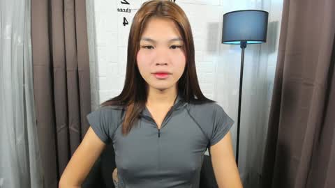 Snapshot of sabrina_maxx chatting on 01/13/25, 05:23 Nadine online show from 01/13/25, 05:23