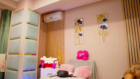 Snapshot of sabrinajadex chatting on 10/14/25, 06:14 SabrinaJade online show from 10/14/25, 06:14