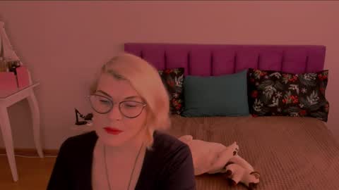 Sabrina MacMarren online show from 02/05/25, 08:32