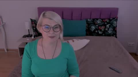 Sabrina MacMarren online show from 02/09/25, 10:20