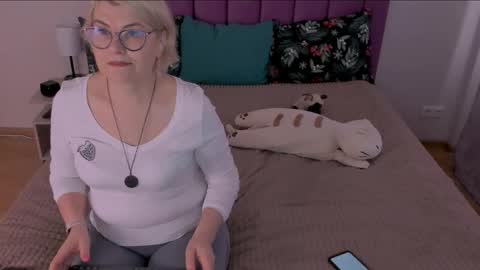 Sabrina MacMarren online show from 02/11/25, 08:37