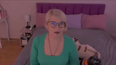 Sabrina MacMarren online show from 03/10/25, 12:37