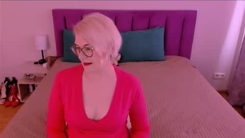 Sabrina MacMarren online show from 09/15/25, 10:48