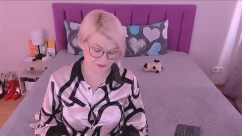 Sabrina MacMarren online show from 10/18/25, 12:06