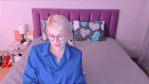 Sabrina MacMarren online show from 10/21/25, 02:40