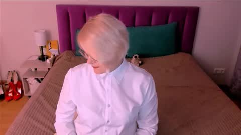 Sabrina MacMarren online show from 10/27/25, 03:38