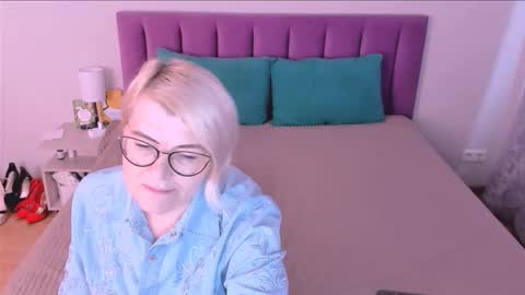 Sabrina MacMarren online show from 11/02/25, 01:13