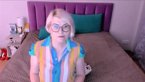 Sabrina MacMarren online show from 11/12/25, 02:06