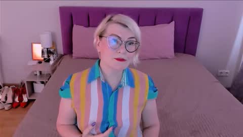 Sabrina MacMarren online show from 11/24/25, 09:42