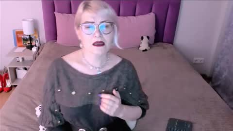 Sabrina MacMarren online show from 11/25/25, 01:00