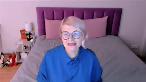 Sabrina MacMarren online show from 12/02/25, 03:18