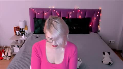 Sabrina MacMarren online show from 12/15/25, 01:37