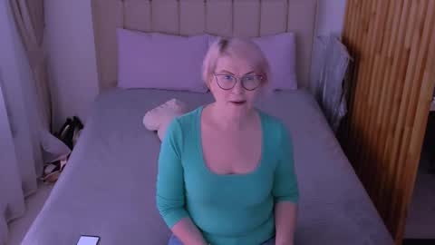 Sabrina MacMarren online show from 03/19/26, 07:45