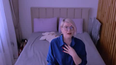 Sabrina MacMarren online show from 03/28/26, 09:42