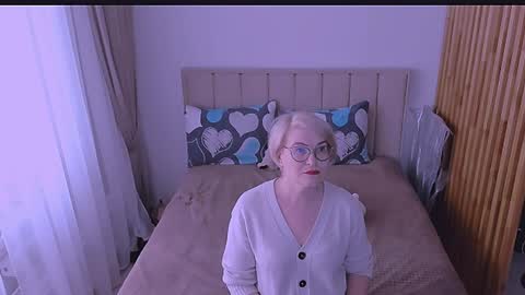 Sabrina MacMarren online show from 04/04/26, 01:30