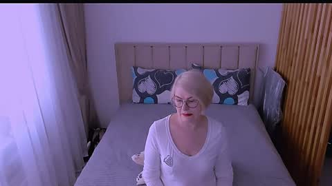 Sabrina MacMarren online show from 04/12/26, 10:31