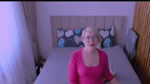 Sabrina MacMarren online show from 04/19/26, 10:03