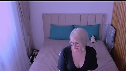 Sabrina MacMarren online show from 04/21/26, 02:01