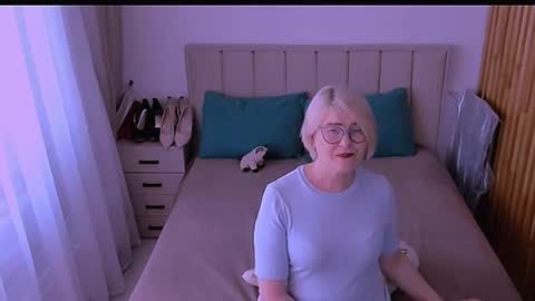 Snapshot of sabrinamacmarren chatting on 05/05/26, 03:53 Sabrina MacMarren online show from 05/05/26, 03:53
