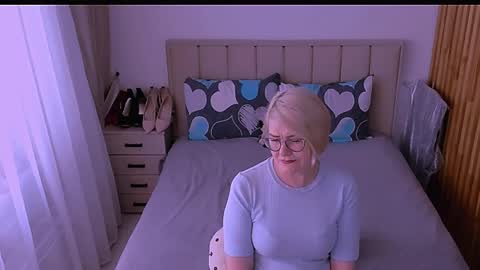 Snapshot of sabrinamacmarren chatting on 05/07/26, 03:28 Sabrina MacMarren online show from 05/07/26, 03:28