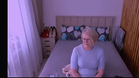 Snapshot of sabrinamacmarren chatting on 05/11/26, 04:04 Sabrina MacMarren online show from 05/11/26, 04:04