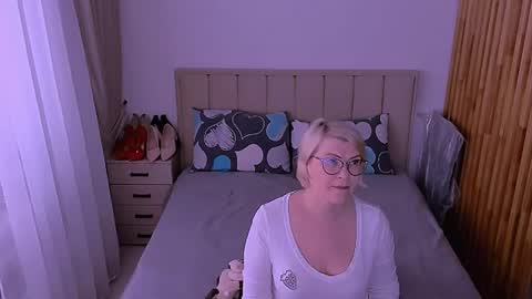 Snapshot of sabrinamacmarren chatting on 05/16/26, 10:58 Sabrina MacMarren online show from 05/16/26, 10:58