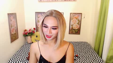 Snapshot of sabrinauniversalcockts chatting on 12/02/24, 10:23 sabrina online show from 12/02/24, 10:23