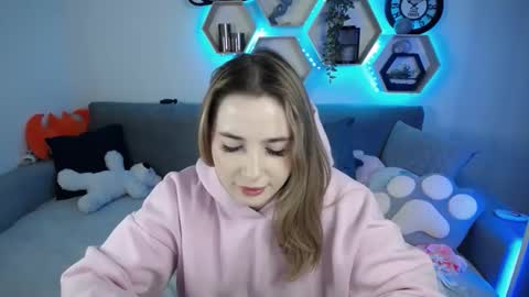 Snapshot of sabrinviolet chatting on 02/07/25, 12:06 Sabrina Violet online show from 02/07/25, 12:06