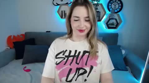 Snapshot of sabrinviolet chatting on 02/14/25, 12:03 Sabrina Violet online show from 02/14/25, 12:03