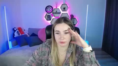 Snapshot of sabrinviolet chatting on 09/12/25, 08:03 Sabrina Violet online show from 09/12/25, 08:03